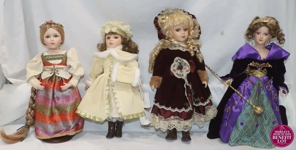4 Geppeddo Porcelain Dolls Set