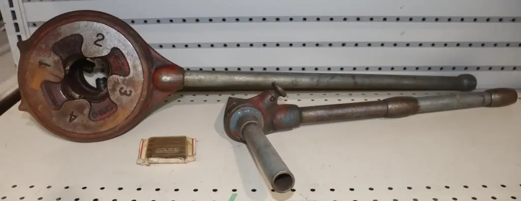 Ridgid No. 65-R pipe Threader 2-S Reamer and Dies