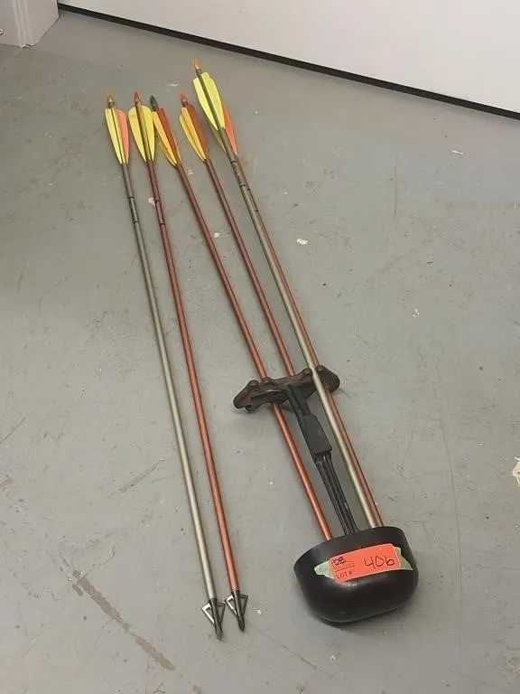 bow quiver holding 6 arrows