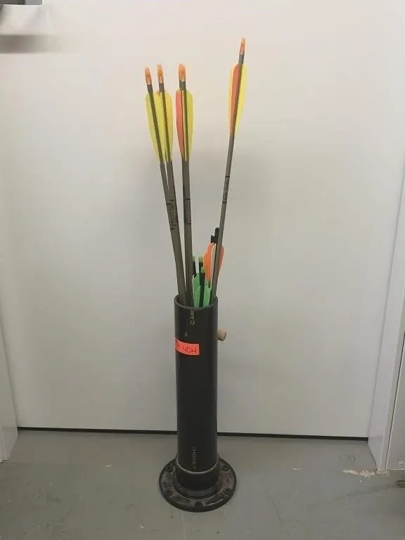 Arrow Holder with 11 Arrows