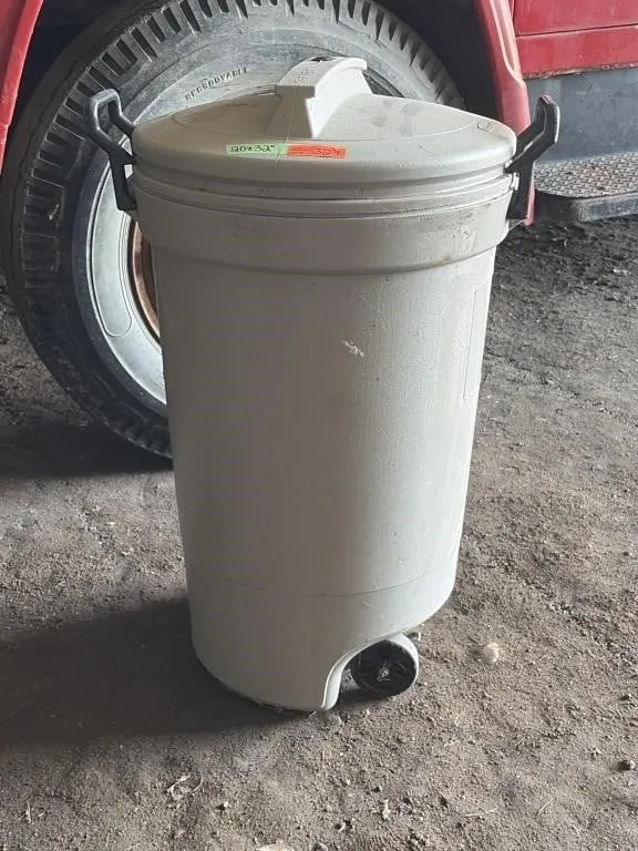 Rubbermaid Garbage Can
