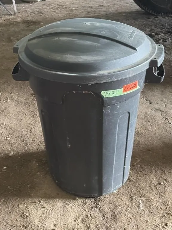 Garbage Can with Lid