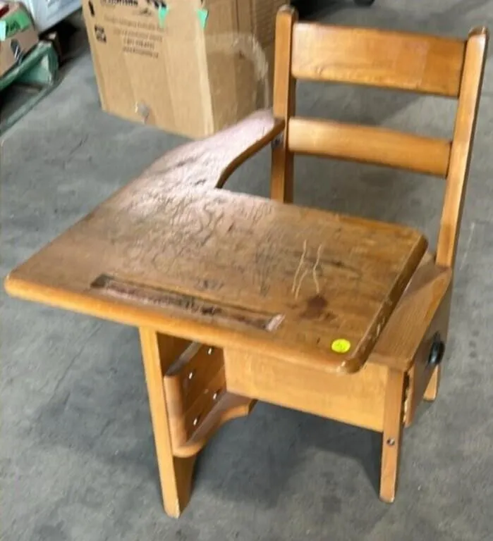 Small Wooden School Desk. #LYS *NO SHIPPING