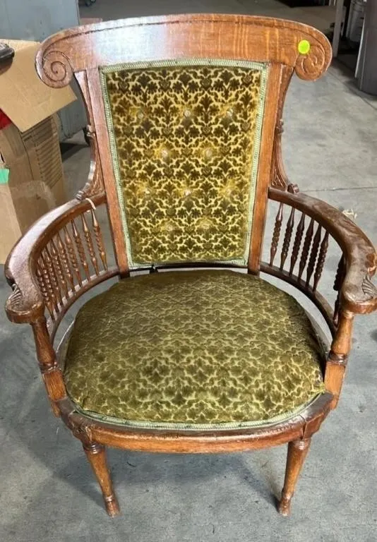 Vintage Wooden Arm Chair. #LYS *NO SHIPPING