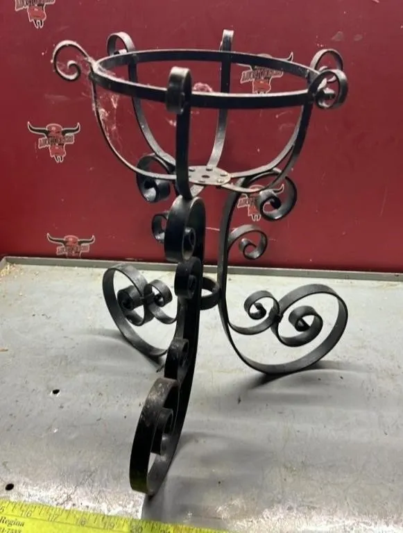 Metal Plant Stand 14"H x 7"W. #LY *NO SHIPPING