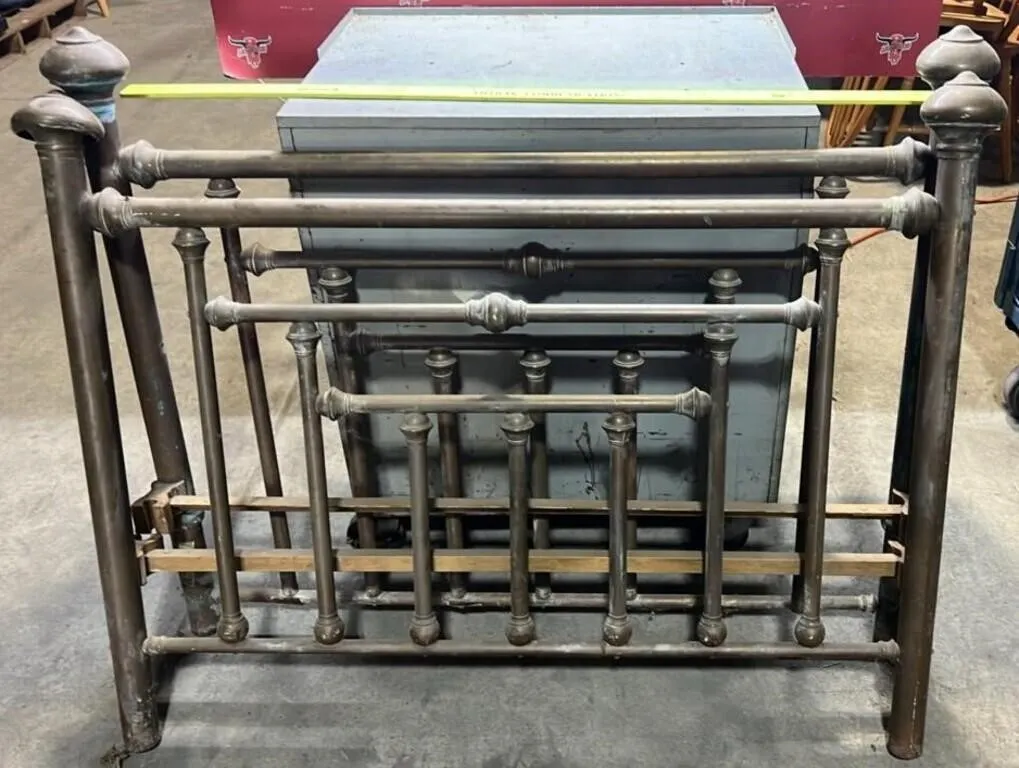 48" Brass Bed. No Rails. #LY. *NO SHIPPING
