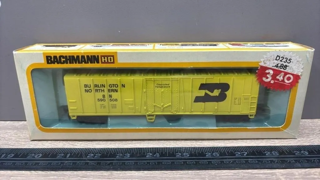 HO Bachmann Burlington N Mechanical Steel Reefer.