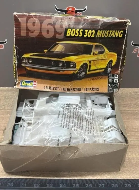 Revell 1969 Boss 302 Mustang Plastic Kit 1:25.