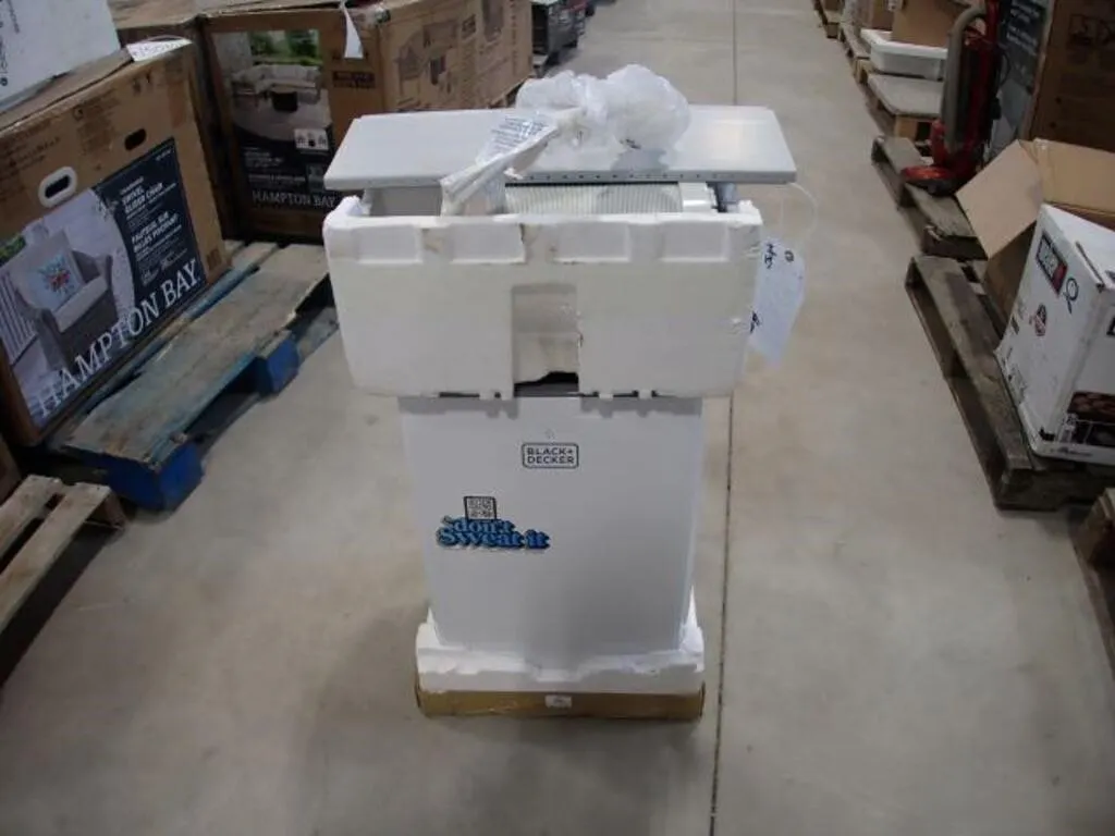 Black & Decker 10 200 Btu A/C Unit