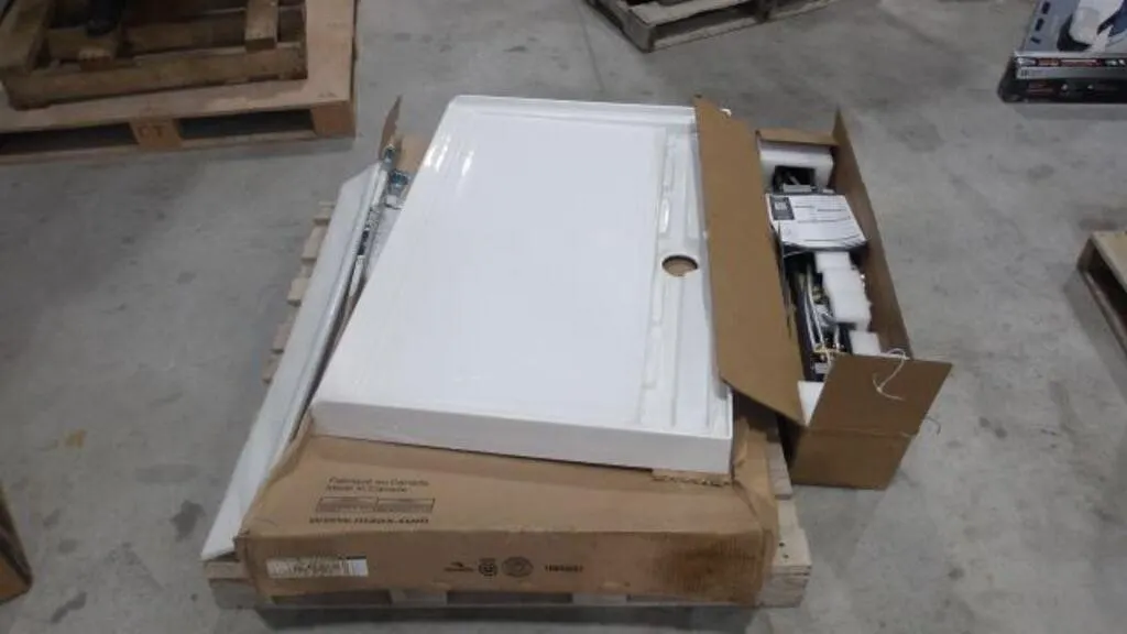 Maax Centre Drain Shower Base