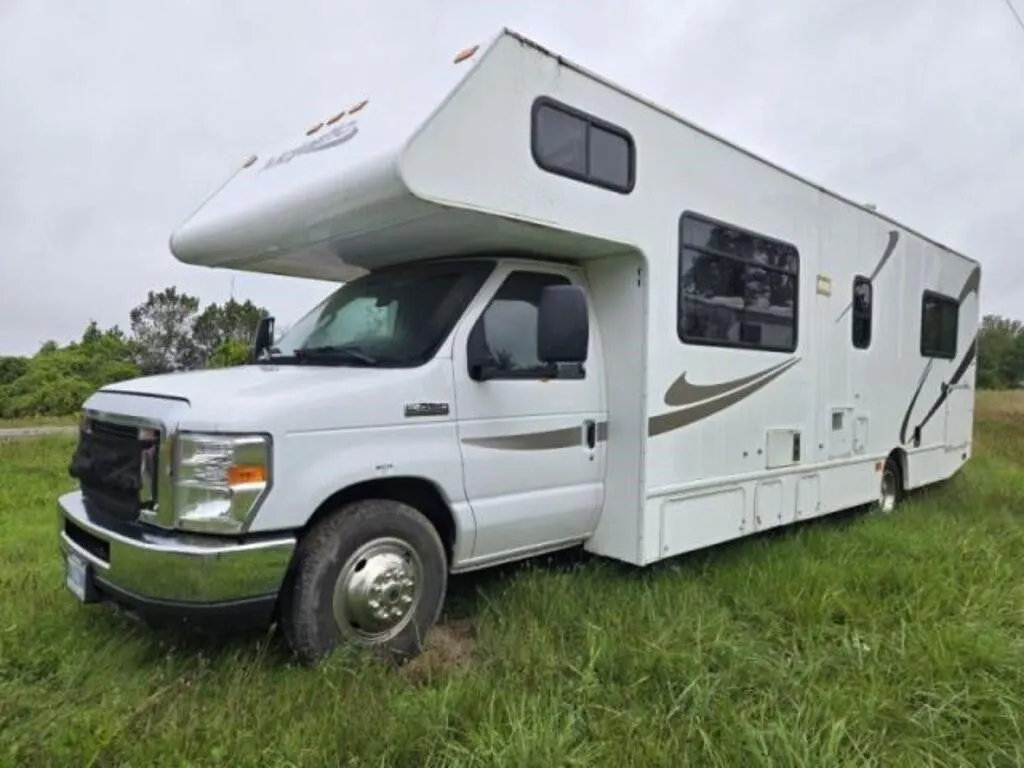 2018 Thor Majestic 28A Class C Motorhome 1FDXE4FS8