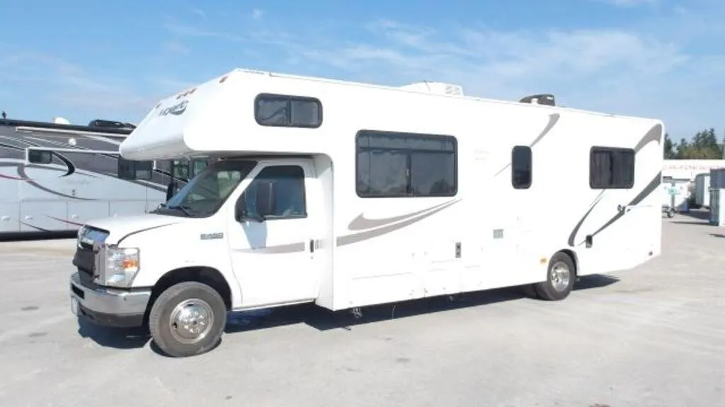2017 Thor Majestic 28A 30 Ft Class C Motorhome 1FD