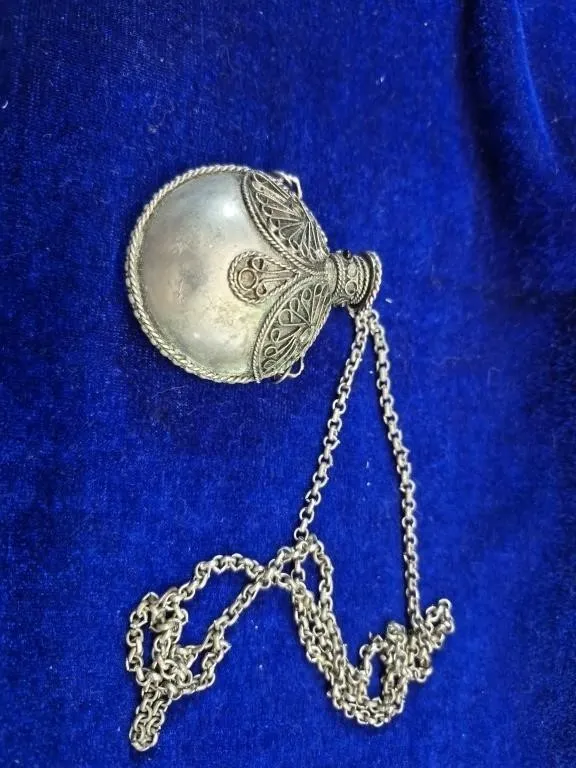 Filigree Round Pendant Necklace on Chain