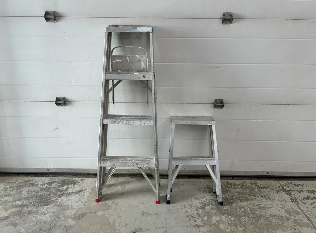 2' & 4' Step Ladders