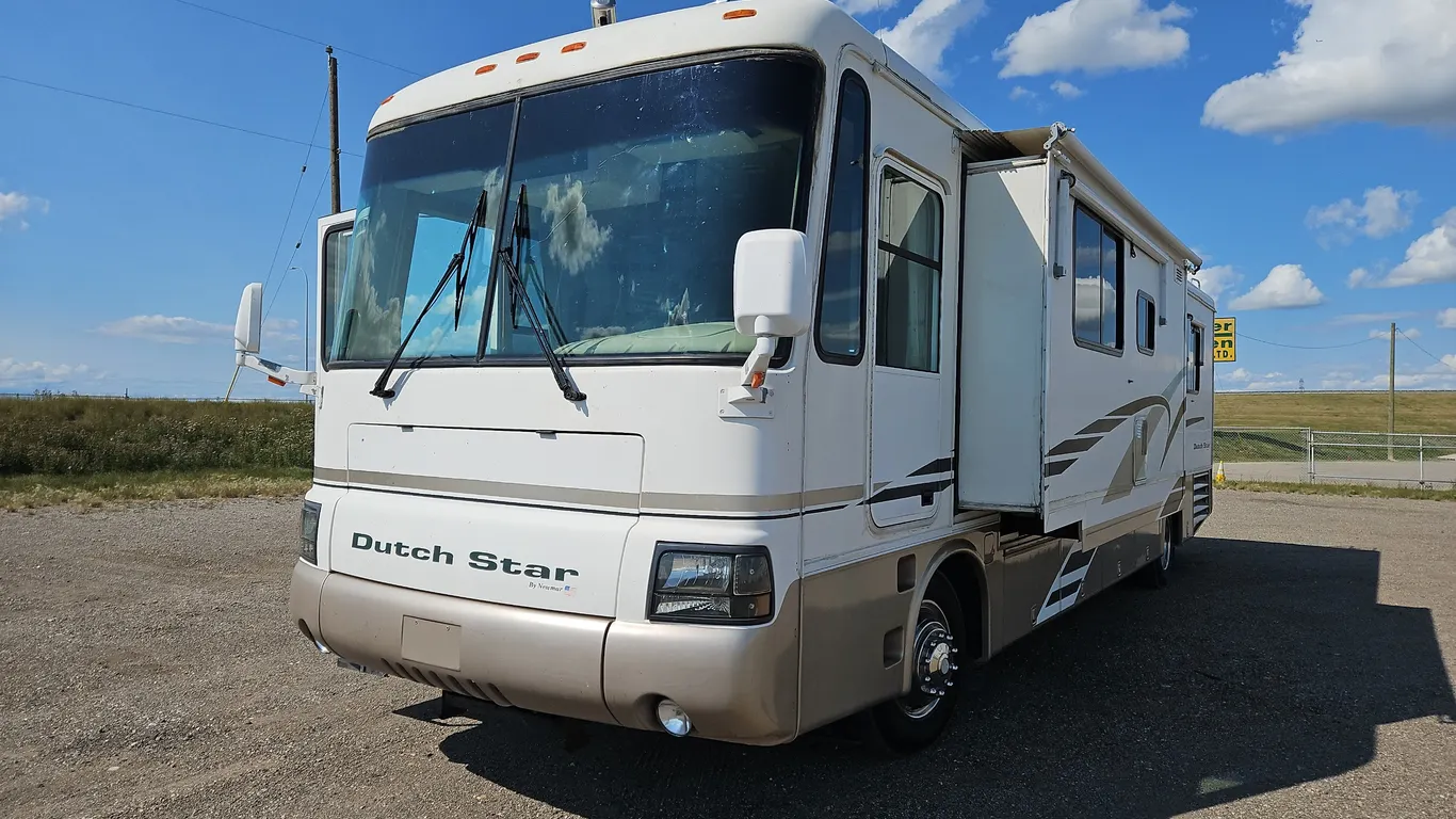 2000 Freightliner XC Chassis Dutch Star Class A Diesel 104193 KM