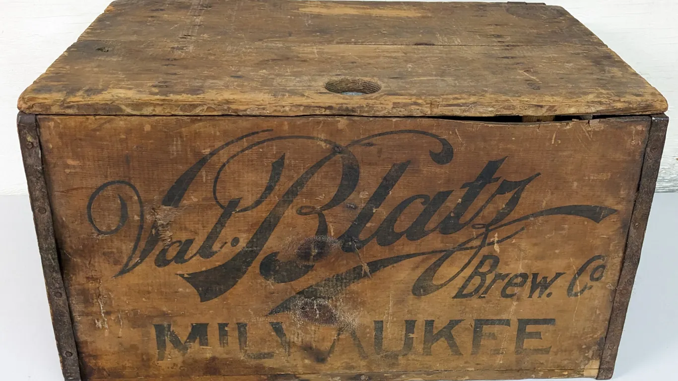 PRE PROHIBITION WOOD BEER CASE CRATE VAL BLATZ BREWING CO MILWAUKEE WISCONSIN