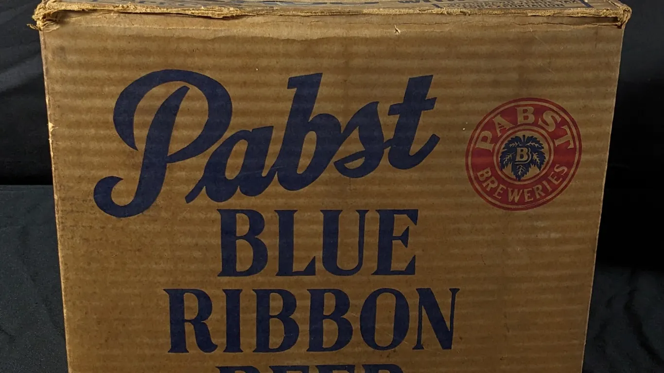 PABST BLUE RIBBON BEER 12 BOTTLE CARDBOARD CASE BOX MILWAUKEE WISCONSIN WITHDRAWN FREE OF INTERNAL REVENUE TAX FOR EXPORTATION