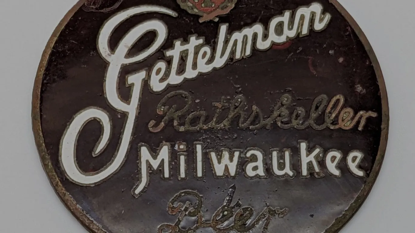 BALL TAP KNOB HANDLE INSERT GETTELMAN RATHSKELLER BEER MILWAUKEE WISCONSIN