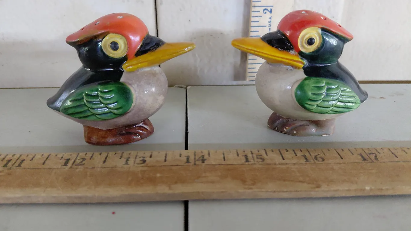 Vintage Ceramic Tropical Bird Salt/Pepper Shakers