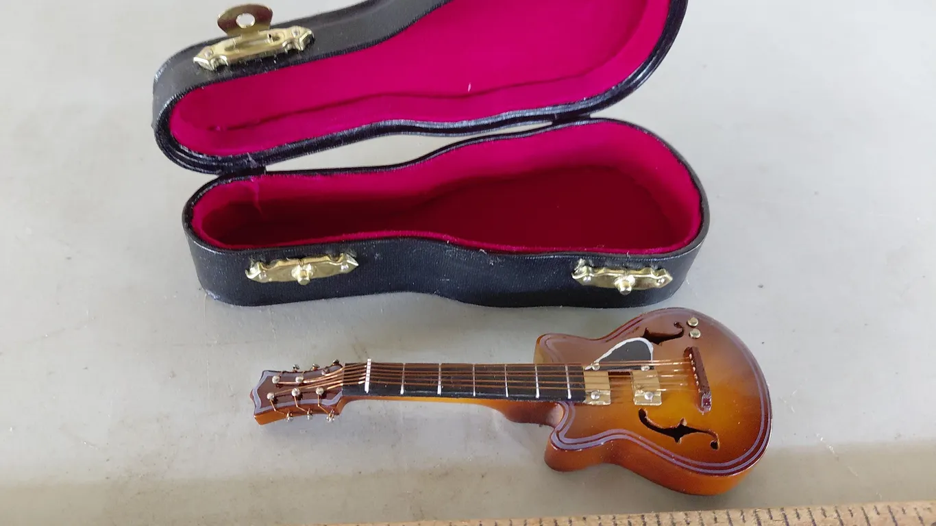 Miniature F-Hole Archtop Electric Guitar Replica W/Carry Case 2.5"X5.5"X1.25"