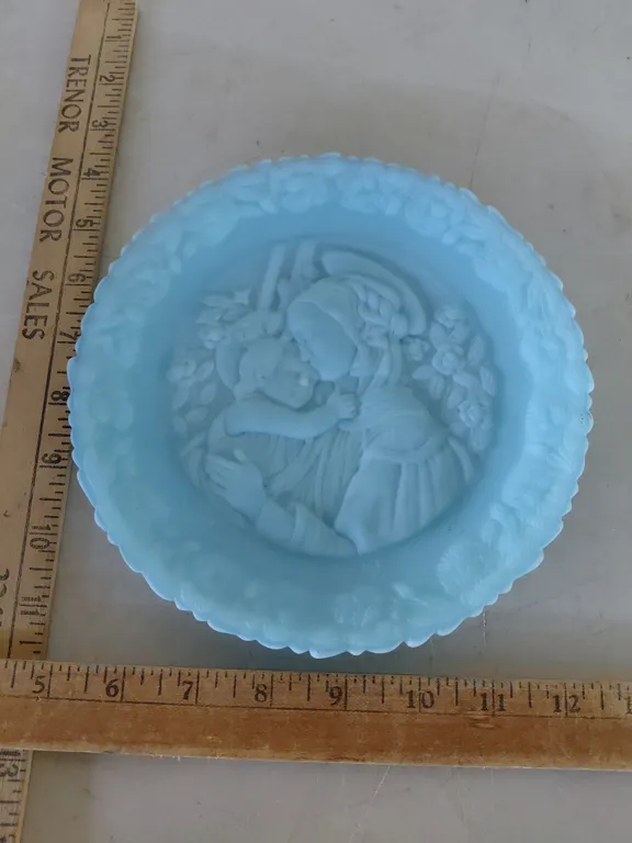1979 Fenton Mothers Day Blue Satin Glass Commemorative Plate 7.5"