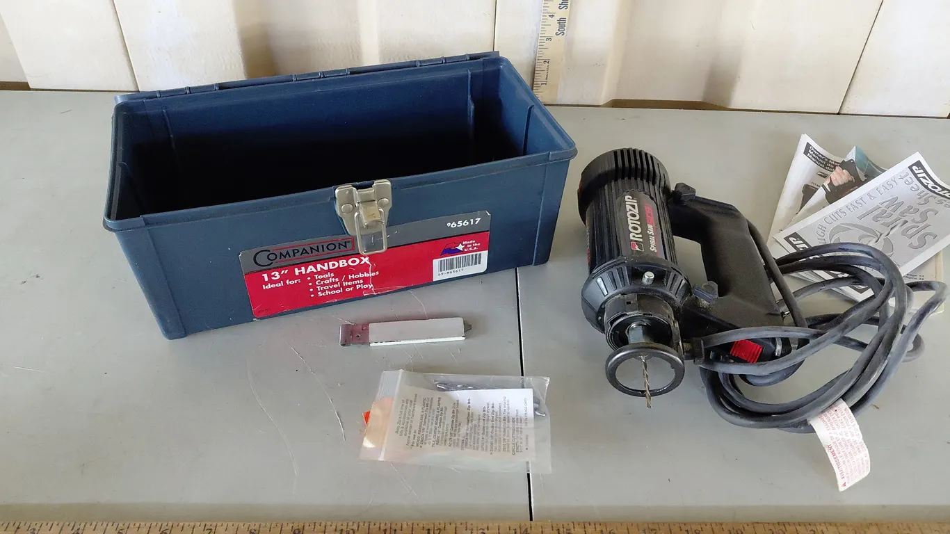 Companion 13" Handy Box & Rotozip Spiral Saw SCS01