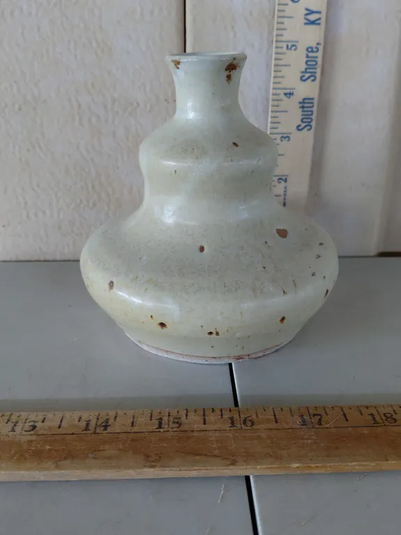 Vintage Signed Pottery/Stoneware Vase 5" Tall