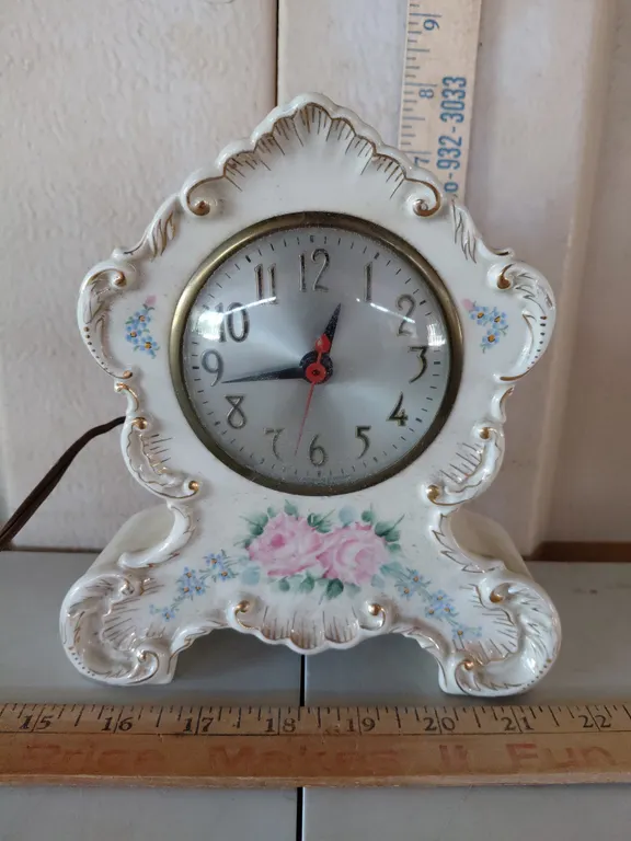 Vintage Sessions Coventry Porcelain Electric Shelf/Mantel Clock 7.25" Tall