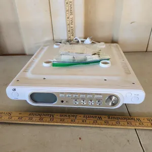 GPX Under Cabinet LCD TV