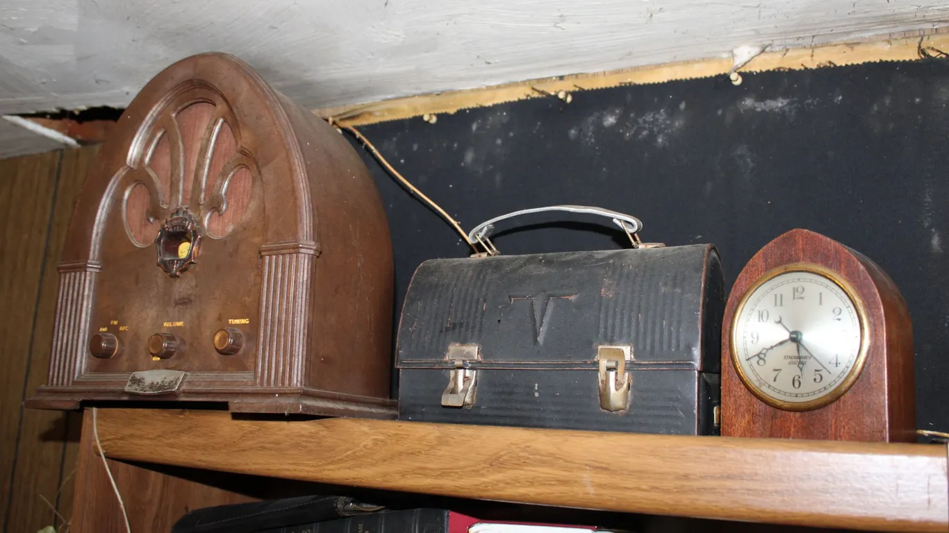 Radio, Lunchbox & Clock