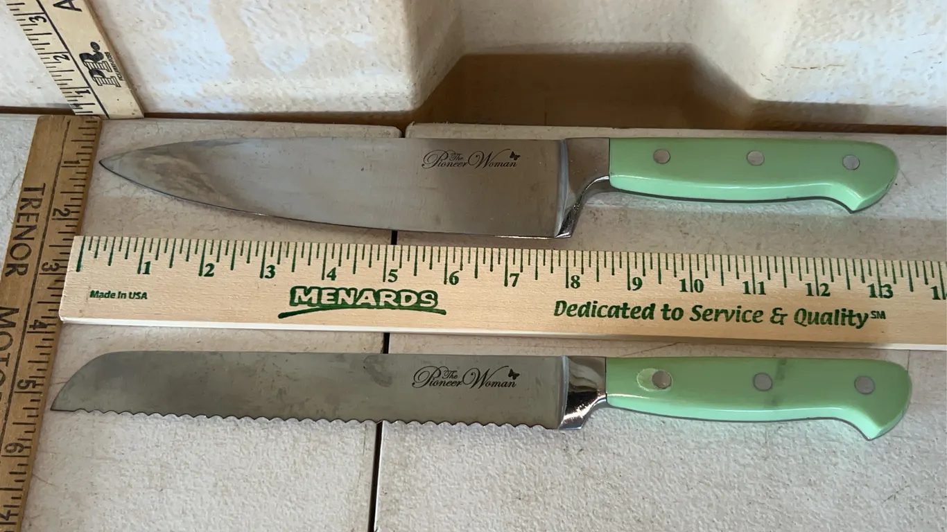 2 Pioneer Woman Knives