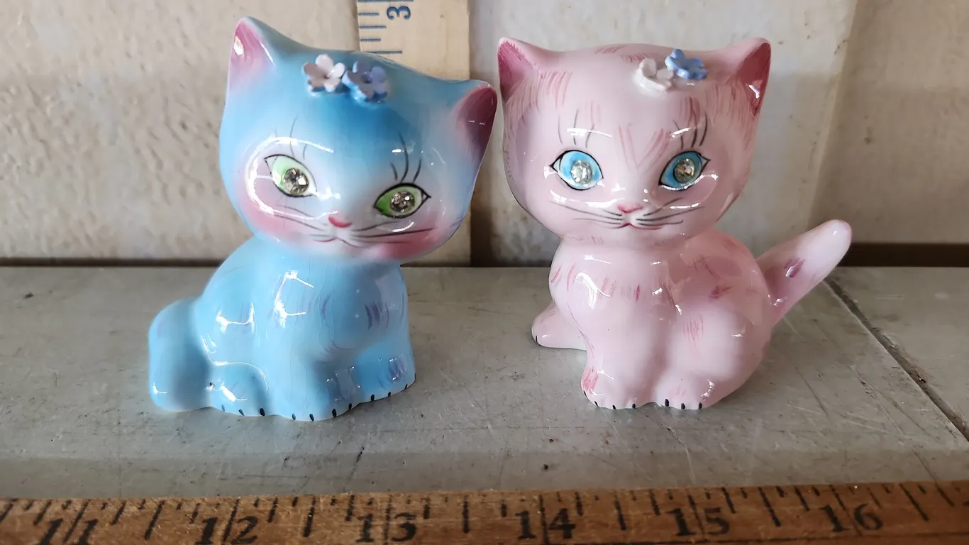 Vintage Japan Ceramic Cat Salt/Pepper Shakers