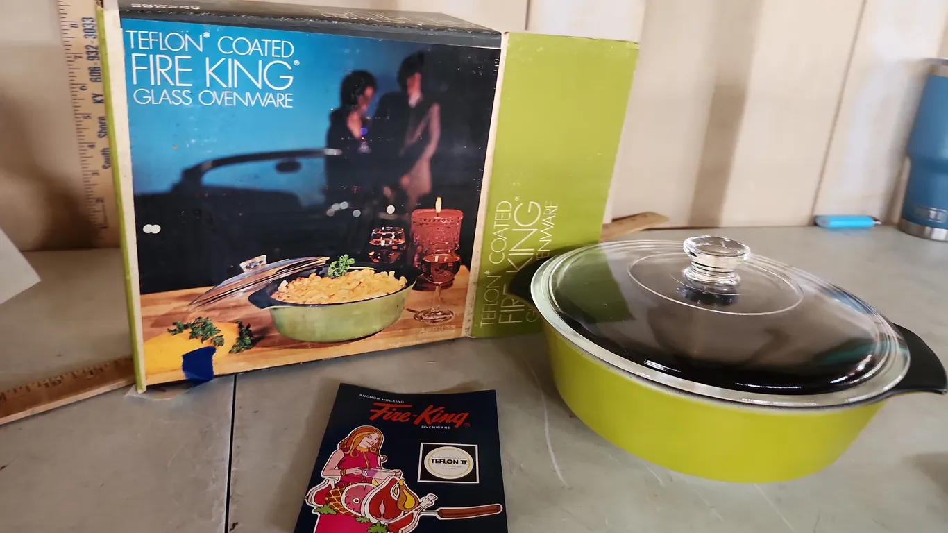Vintage Fire King Teflon Coated Glass Ovenware 1.5 Qt Avocado Casserole Dish W/Lid & Original Box