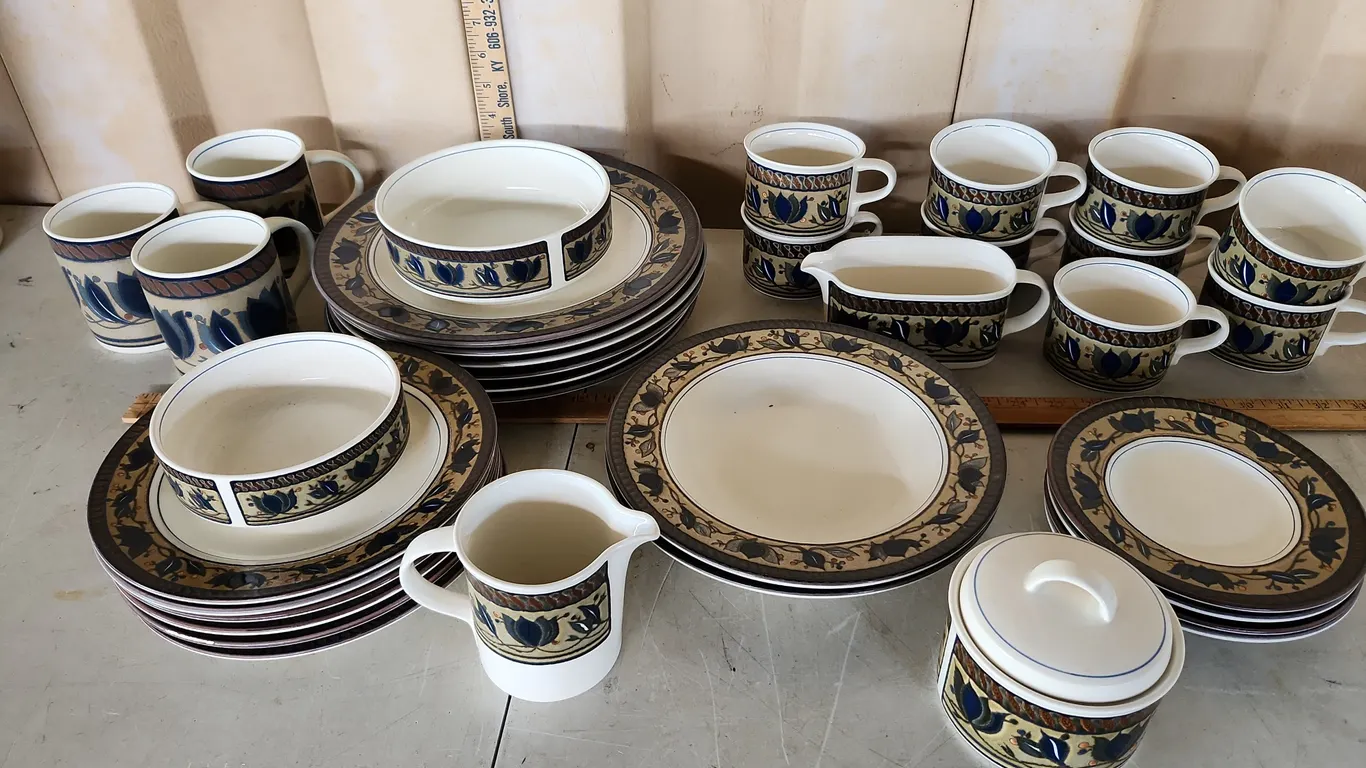 Mikasa Intaglio Dishes, 36 Pcs