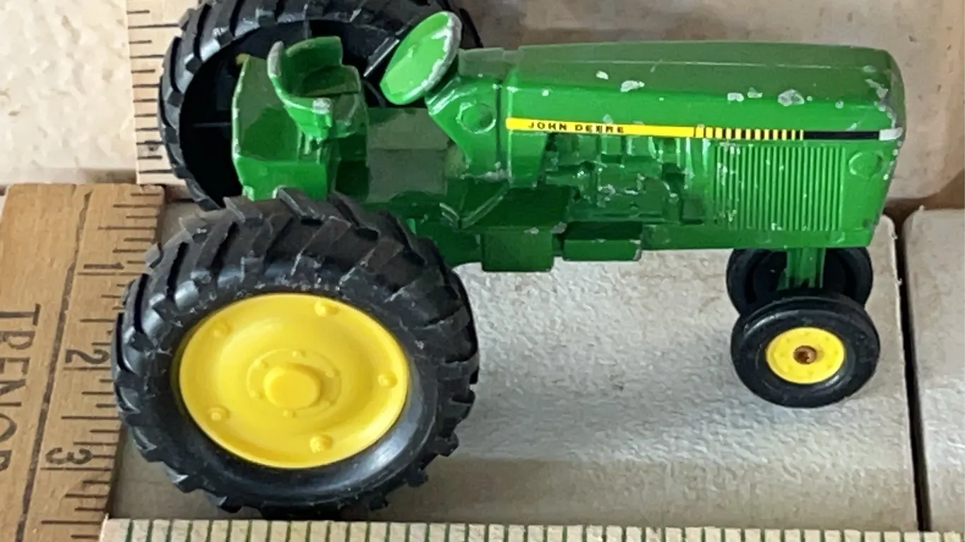 John Deere Tractor 5''X3.5''X2.5''