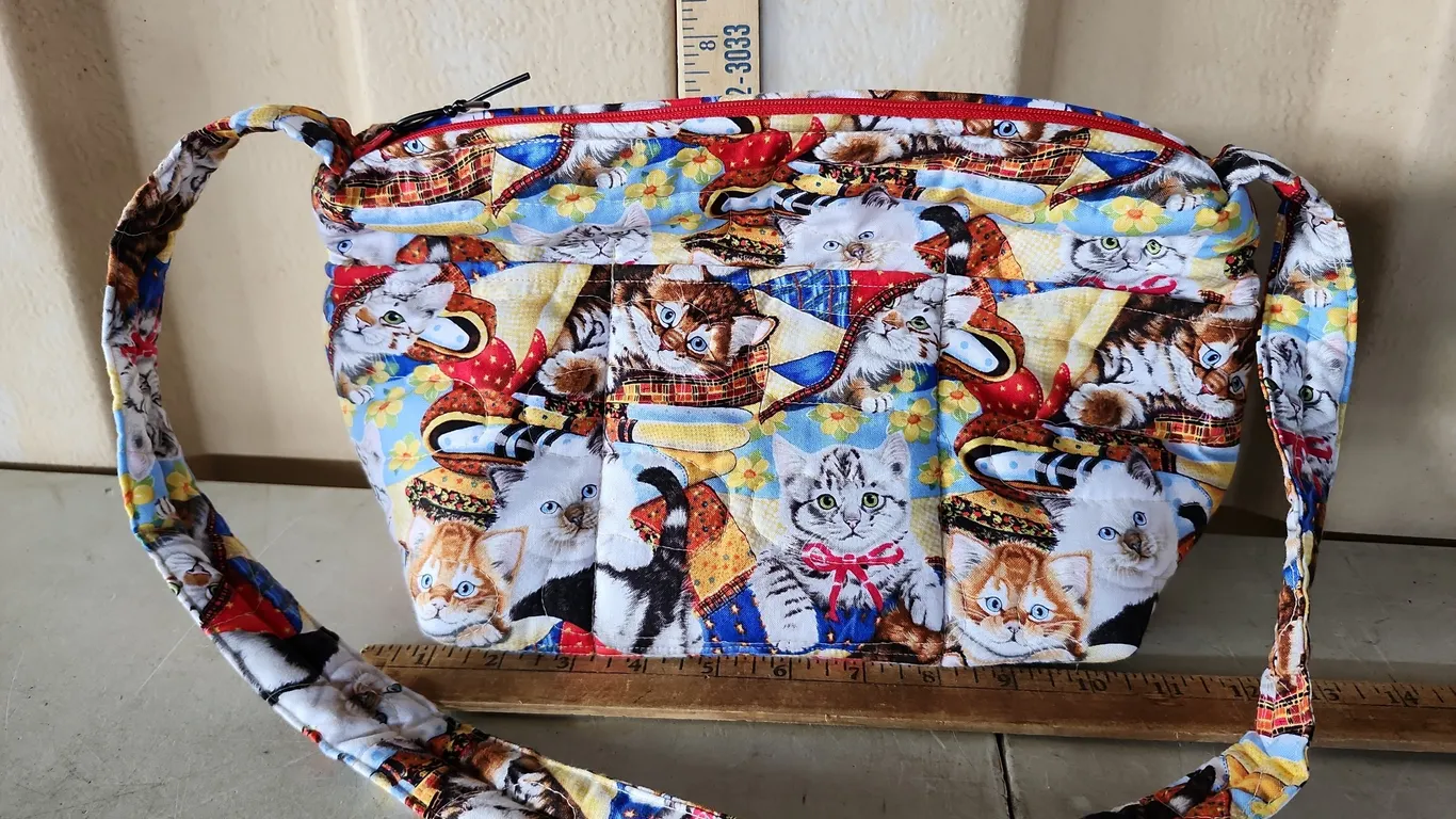 Quilted Cat Purse Looks To Be New