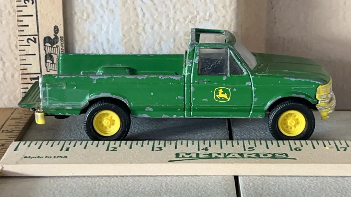 Ertl John Deere Truck 7''X2.5''X2.5''
