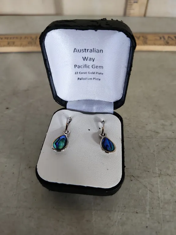 Australian Way Pacific Gem 22 Carat Gold Plate Palladium Plate Earrings