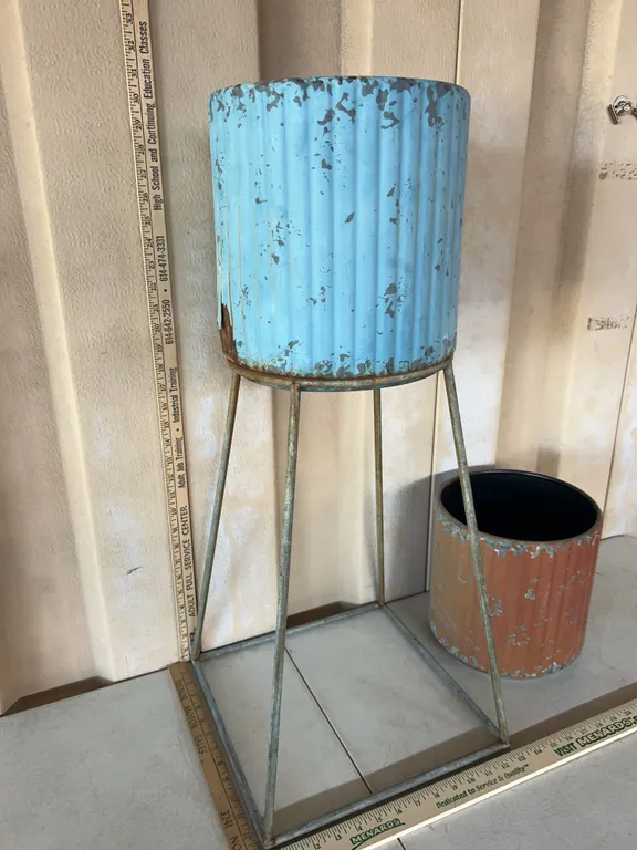 Metal Plant Stand 13''X13''X20'' W/2 Metal Planter Pots
