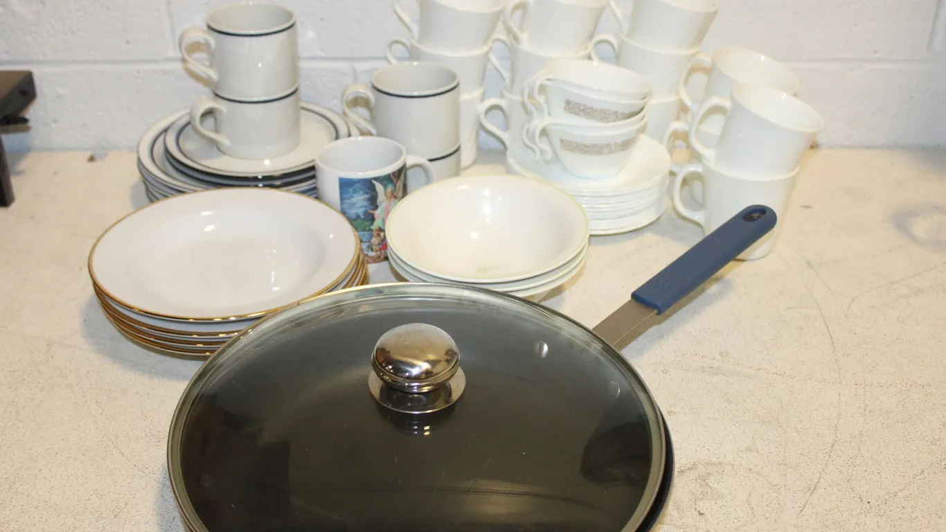 Dinnerware & Frying Pan