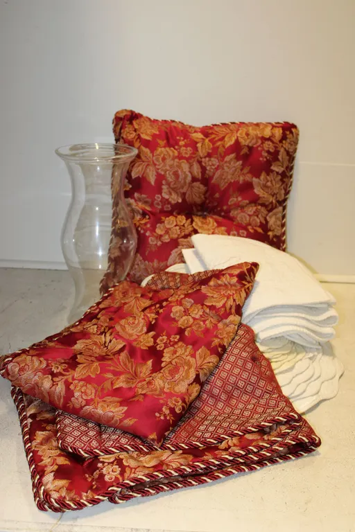 Pillows, Linens & Vase