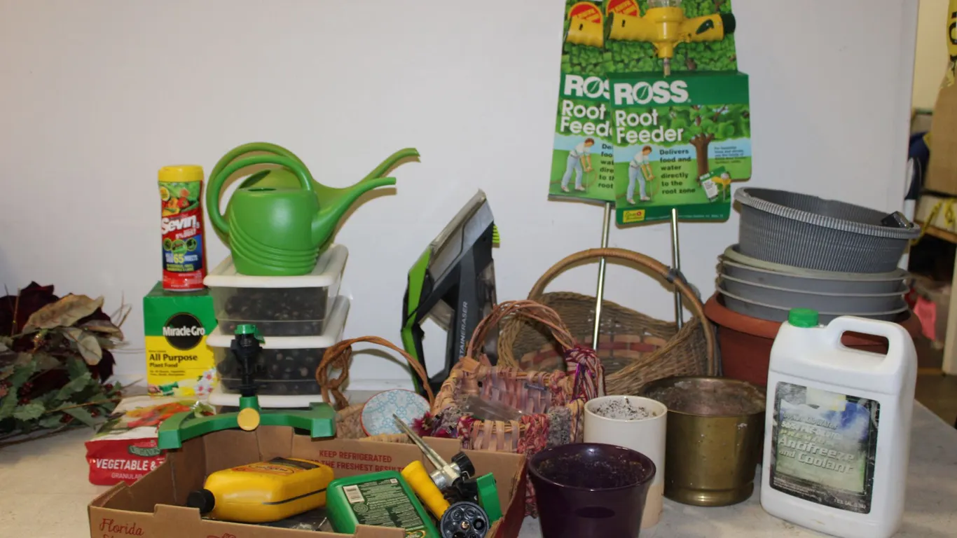 Gardening Supplies & Baskets