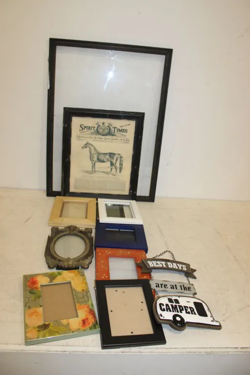 Horse Print, Frames & Camper Plaque