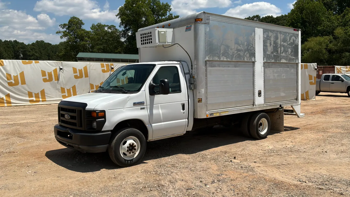 2010 FORD E-450 VIN: 1FDXE4FL2ADA51661 S/A DISTRIBUTION TRUCK