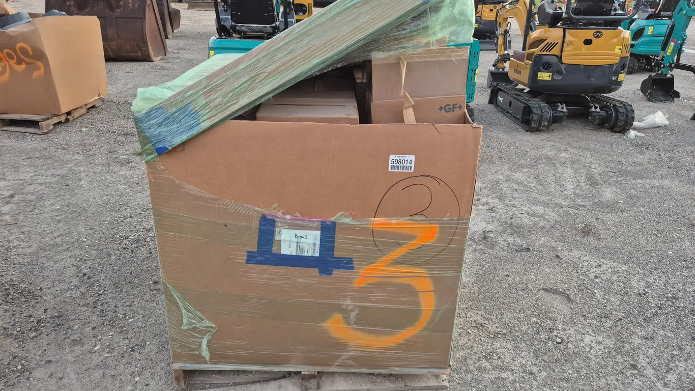 BOX OF PVC FITTINGS & BOX OF 2 TITAN IMPACT SPRAYERS
