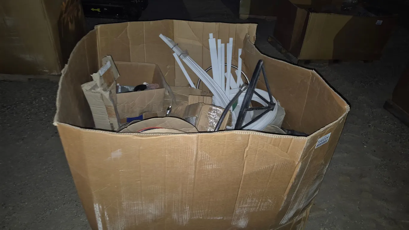 PALLET OF MISCELLANEOUS HARDWARE