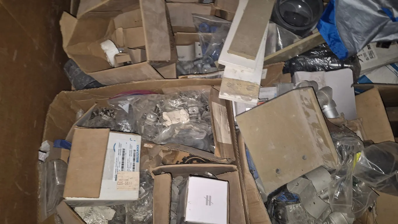 QTY OF MISCELLANEOUS HARDWARE