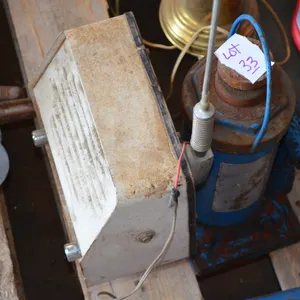 Tractor Radio, Blue Bottle Jack, 20 tonne, doesn't lift, needs repair