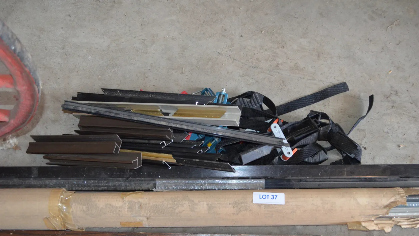 Picture Frame Accessories includes straps