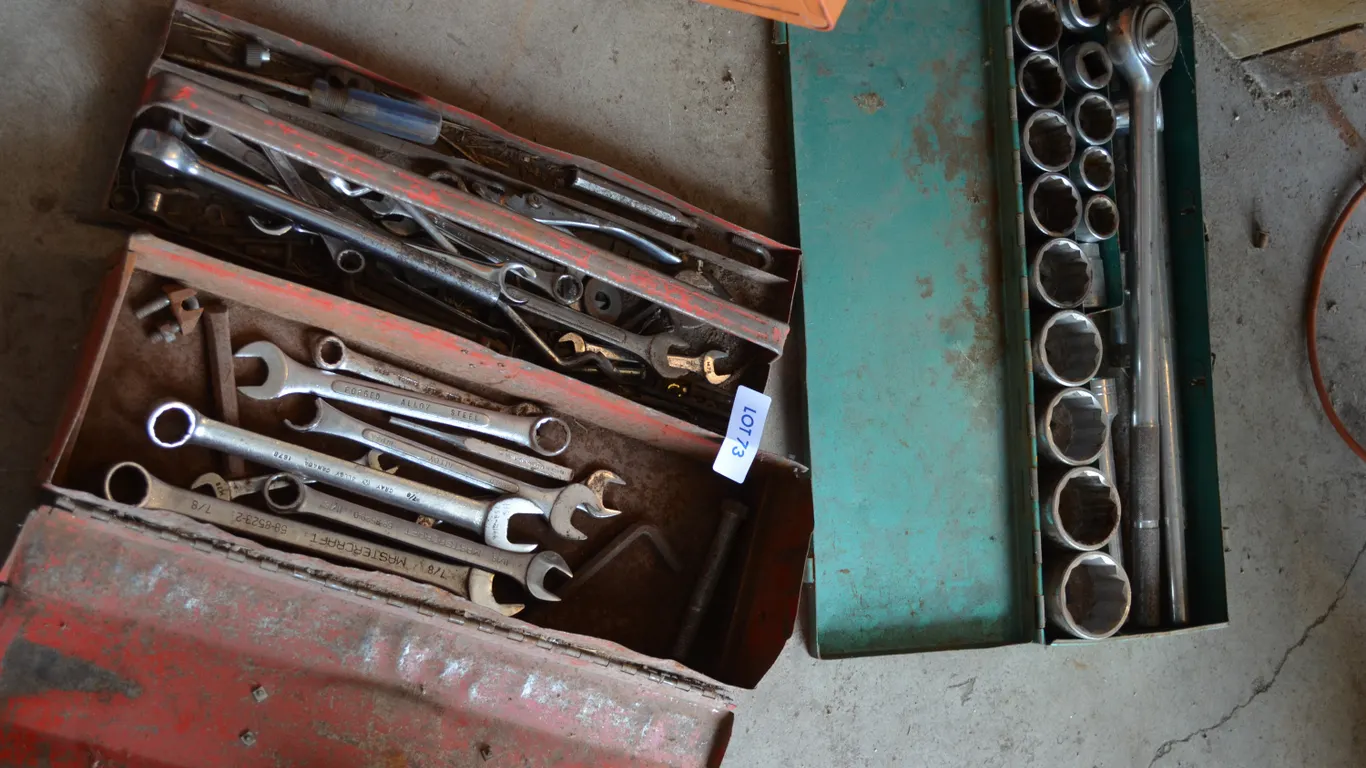 Small Toolbox include some box wrenches, 3/4" Socket Set